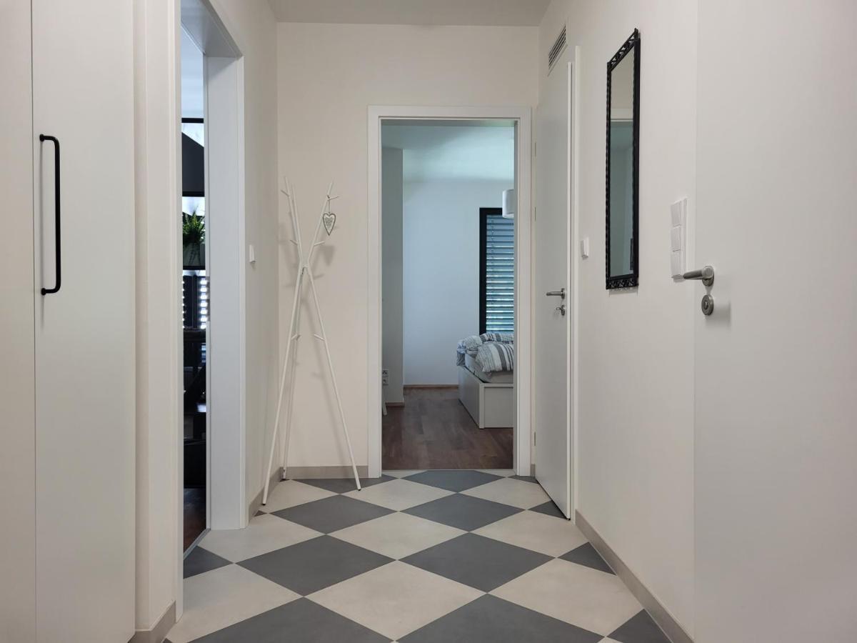 Apartament New In Karlin, 8, Close To Center